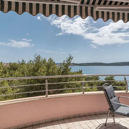 Sea View Apartment *