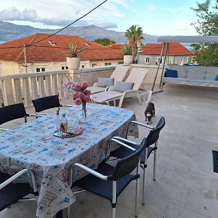 Sea View Apartment *